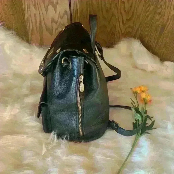 🔥 MCM Backpack 🔥 heart 💕 - Picture 2 of 7